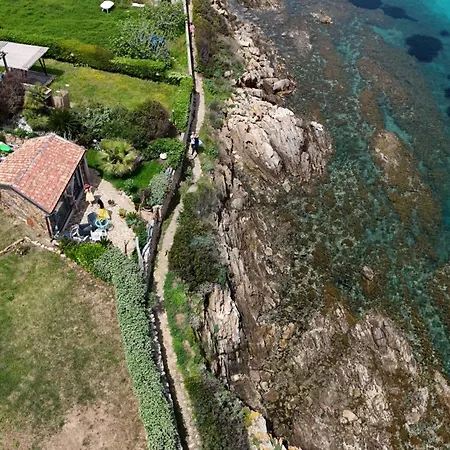 Casa Piccolo Smeraldo Giardino- Charming Oasis Hébergement de vacances Olbia