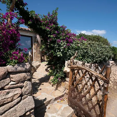 Casa Piccolo Smeraldo Giardino- Charming Oasis